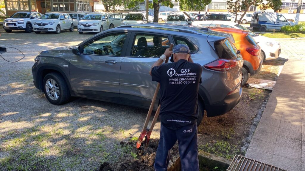 Equipe Desentupidora G&F em São José
