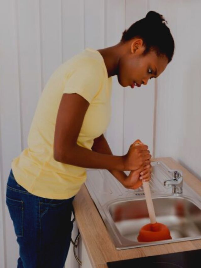 desentupindo pia da cozinha